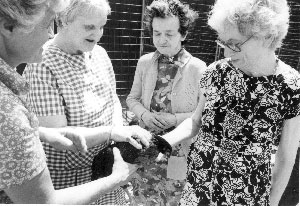 Doris Countryman with her family (L to R Sam, Kate and David Podell)